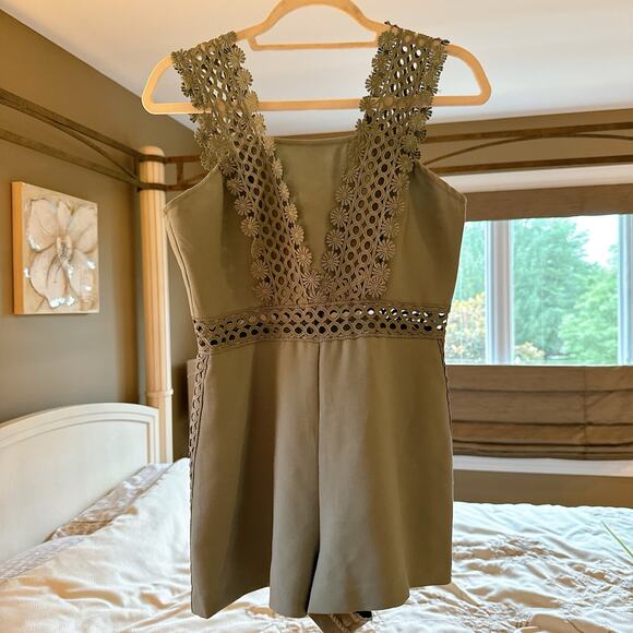 BLUSH BOUTIQUE Teal Blue Lace Trim Romper | Medium - Picture 2 of 11